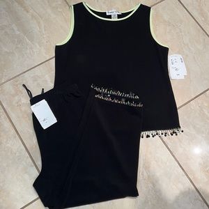 Brand New 2pc Capri set